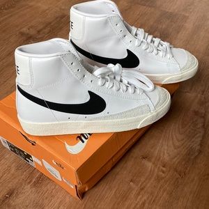 Women’s Nike Blazers size 7 never worn brand new.